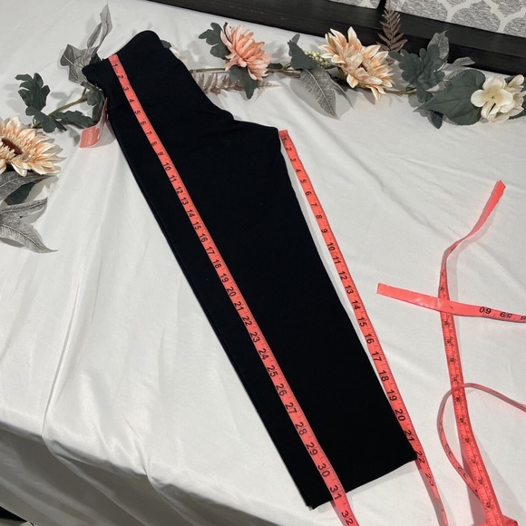 NWT Yummie [ Small ] Skimmer Capri Leggings‎ in Black - Picture 10 of 10